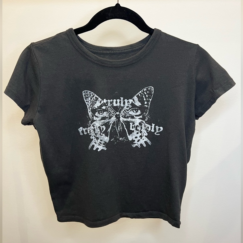 Hollister gray graphic crop top butterfly eyes